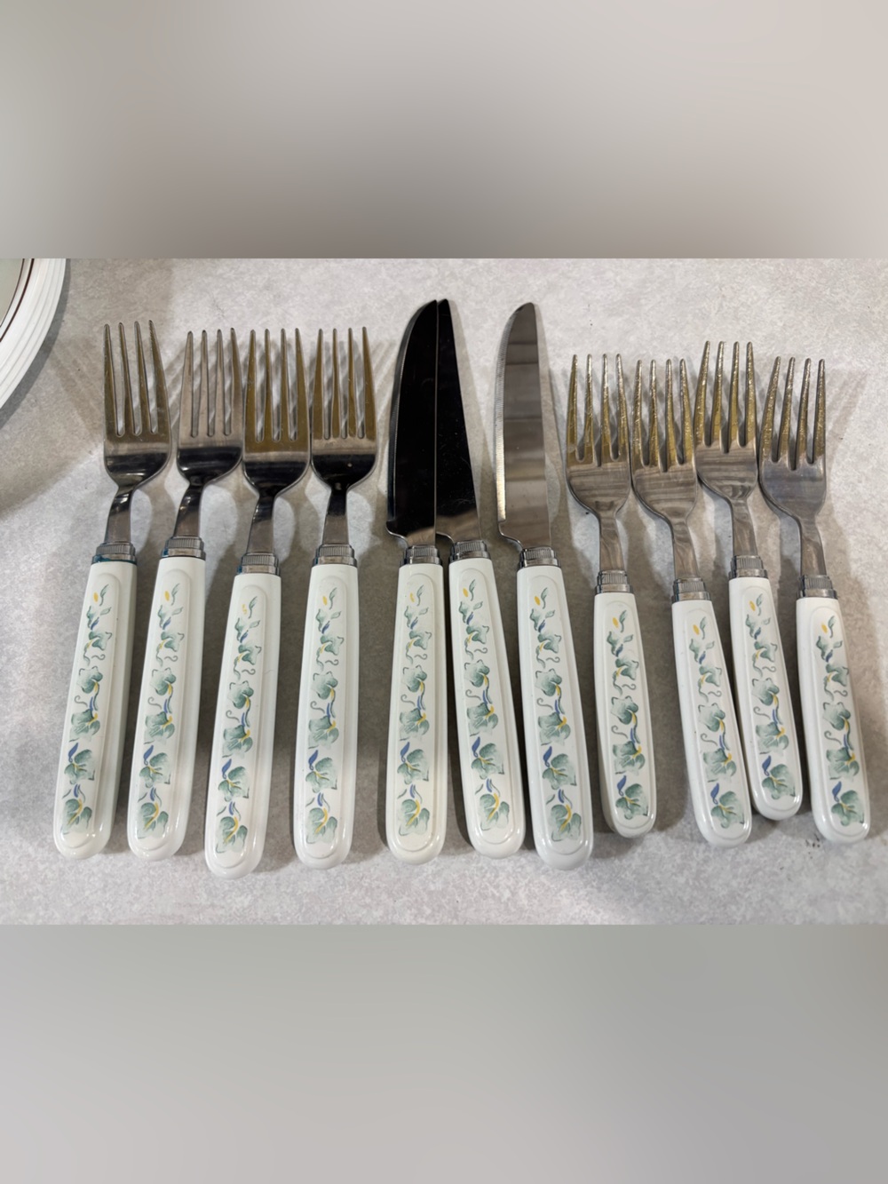 11pc vintage Corelle Coordinates CALLAWAY IVY cutlery.